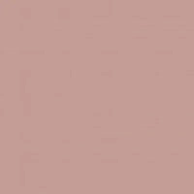 Skříň na míru s praktickými zásuvkami a regály